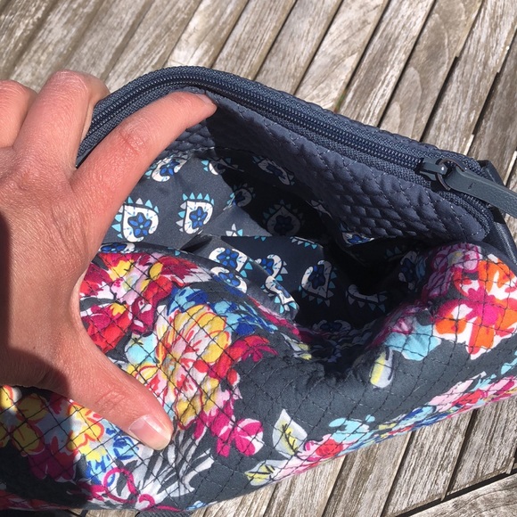 Vera Bradley Crossbody bag with matching coin purse. - Picture 7 of 10